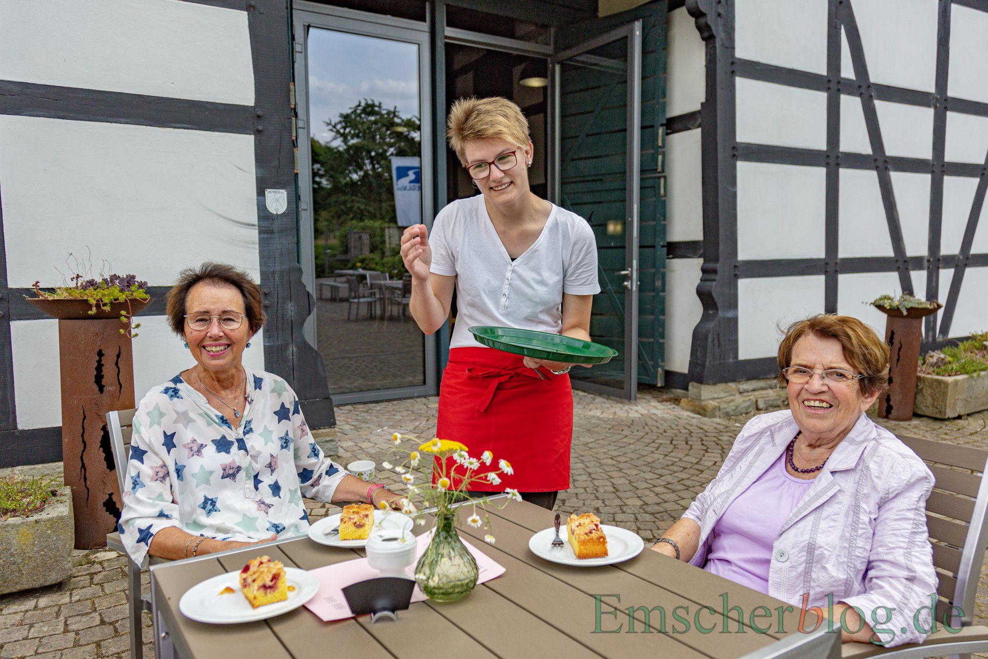 Die leckeren Kuchen und Torten sowie den Kaffee gibt's zum Eröffnungspreis von 1,50 Euro. (Foto: P. Gräber - Emscherblog)