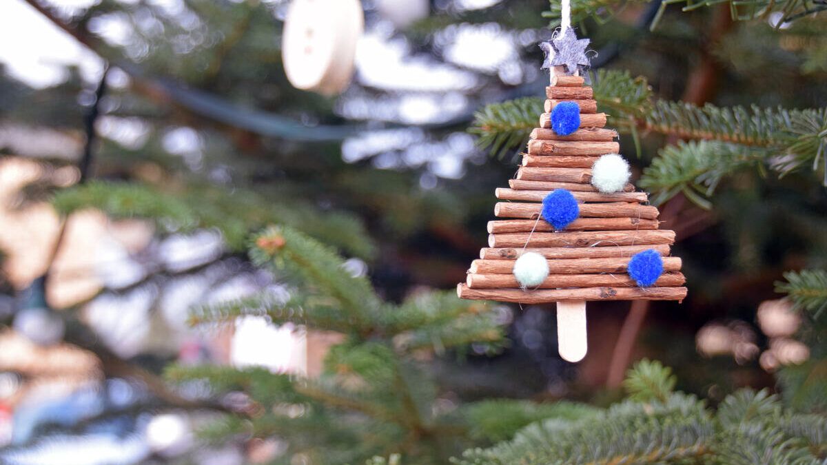 Wer will, kann auch die Dekorationen für den Museums-Weihnachtsbaum entwerfen. (Foto: Anita Lehrke - Kreis Unna)