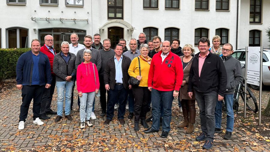 Die CDU-Fraktion mit den Vertretern der Verwaltung bei ihrer Klausurberatung im Hotel Münnich in Münster. (Foto: CDU)