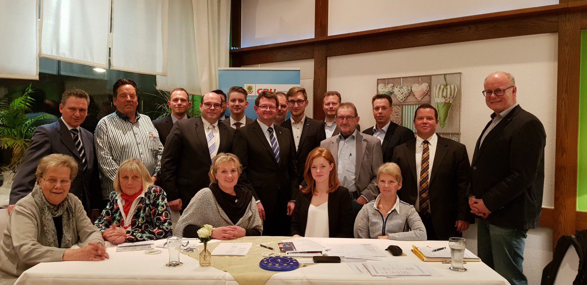 Der neugewählte Vorstand der CDU Holzwickede mit Das Foto zeigt den neugewählten Vorstand zusammen mit dem Kreisvorsitzenden Marco M. Pufke. (Foto: CDU)