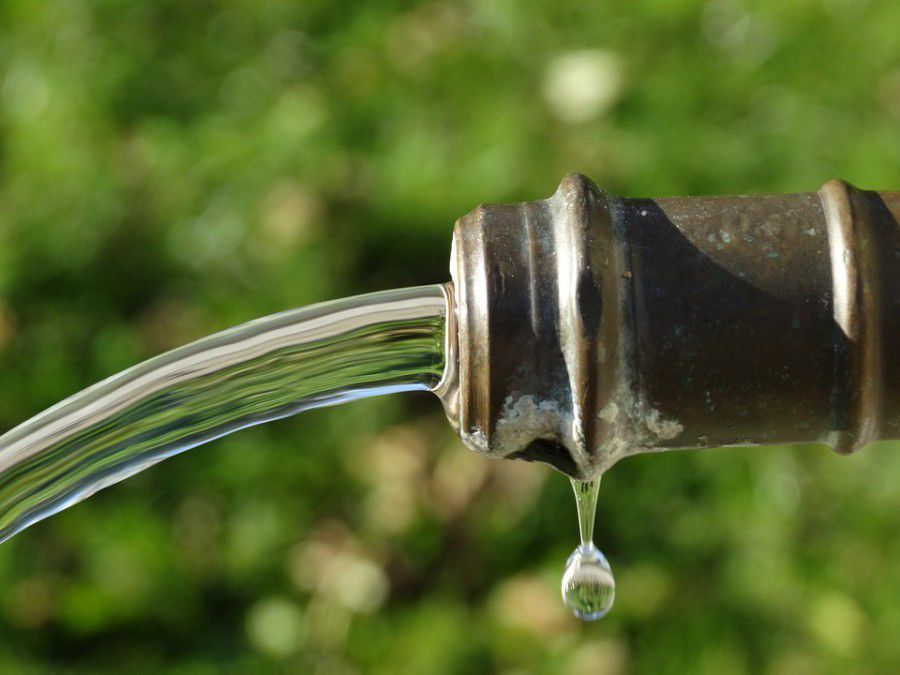 Der Kreis Unna reagiert auf die drohende Dürre und viel zu geringen Niederschlagsmengen und hat die Wasserentnahme aus Gewässern per Verordnung eingeschränkt. (Foto: Pixabay)