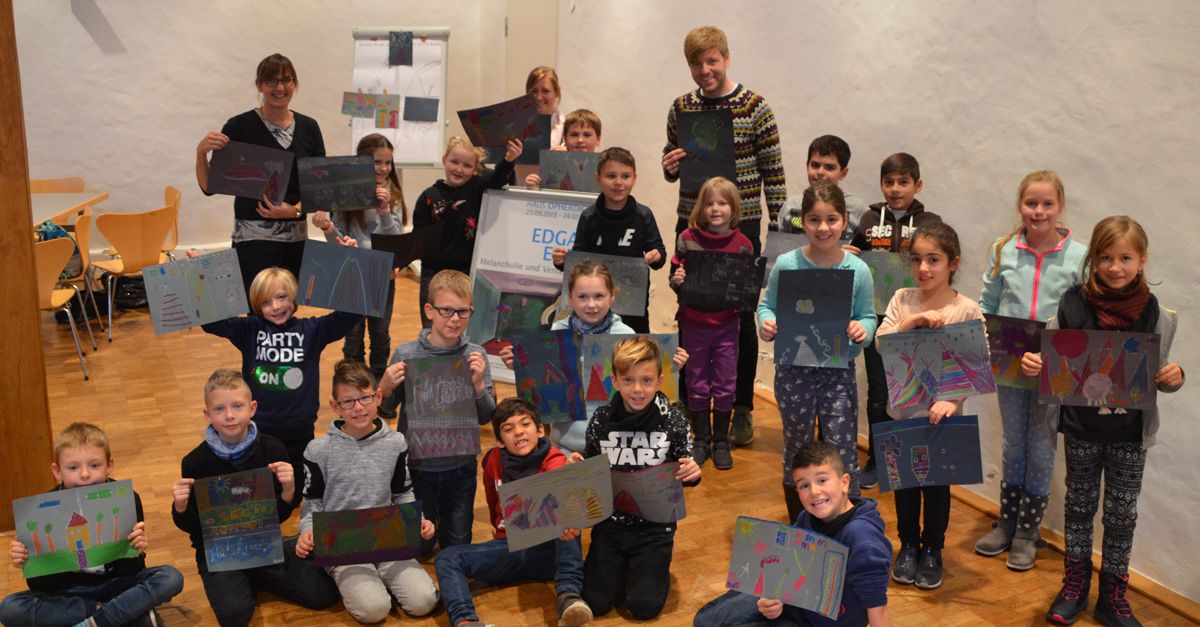 Kinder der Holzwickeder Aloysiusschule malten im Rahmen der Museumspädagogik auf Haus Opherdicke ihre ganz persönlichen magischen Orte. (Foto: Alexandra Dolezych)