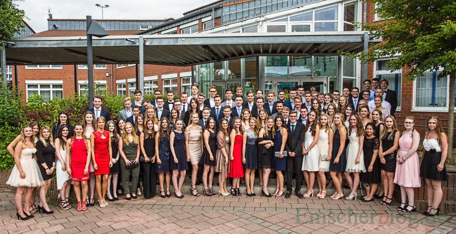 Die 86 Jugendlichen des Abiturjahrgang 2017 des Clara-Schumann-Gymnasiums erhielten heute ihr Abiturzeugnisse. (Foto: P. Gräber - Emscherblog.de)