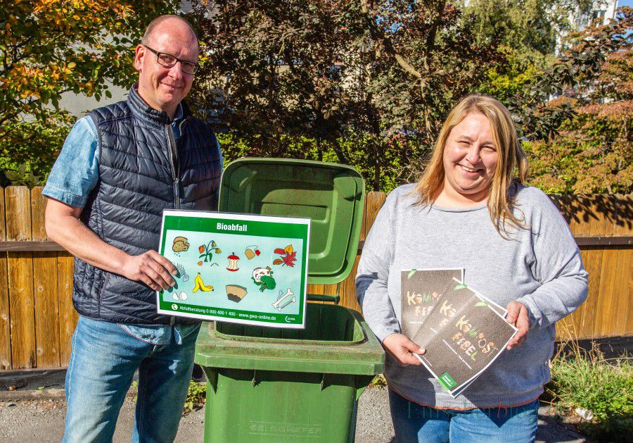 Schreiben in den nächsten Tagen alle Eigenkompostierer ohne Biotonne an: GWA-Abfallberater Mirko Blasche und die Umweltbeauftragte der Gemeinde, Tanja Flormann. (Foto: P. Gräber - Emscherblog.de)