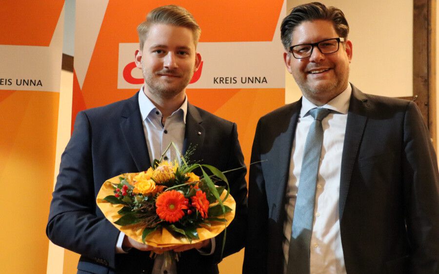 Marco Morten Pufke, Vorsitzer der CDU Kreis Unna (re.) gratulierte dem frisch gekürten Wahlkreiskandidaten Marcal Zilian zur Wahl. (Foto: Jonas Dickmann - CDU)