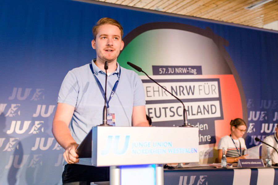 Marc Zilian, Kreisvorsitzender der JU aus Holzwickede, ist beim NRW-Tag der Jungen Union in Olpe zum jüngsten Mitglied in den JU-Deutschlandrat gewählt worden. (Foto: JU - Lennart Biesenbach)