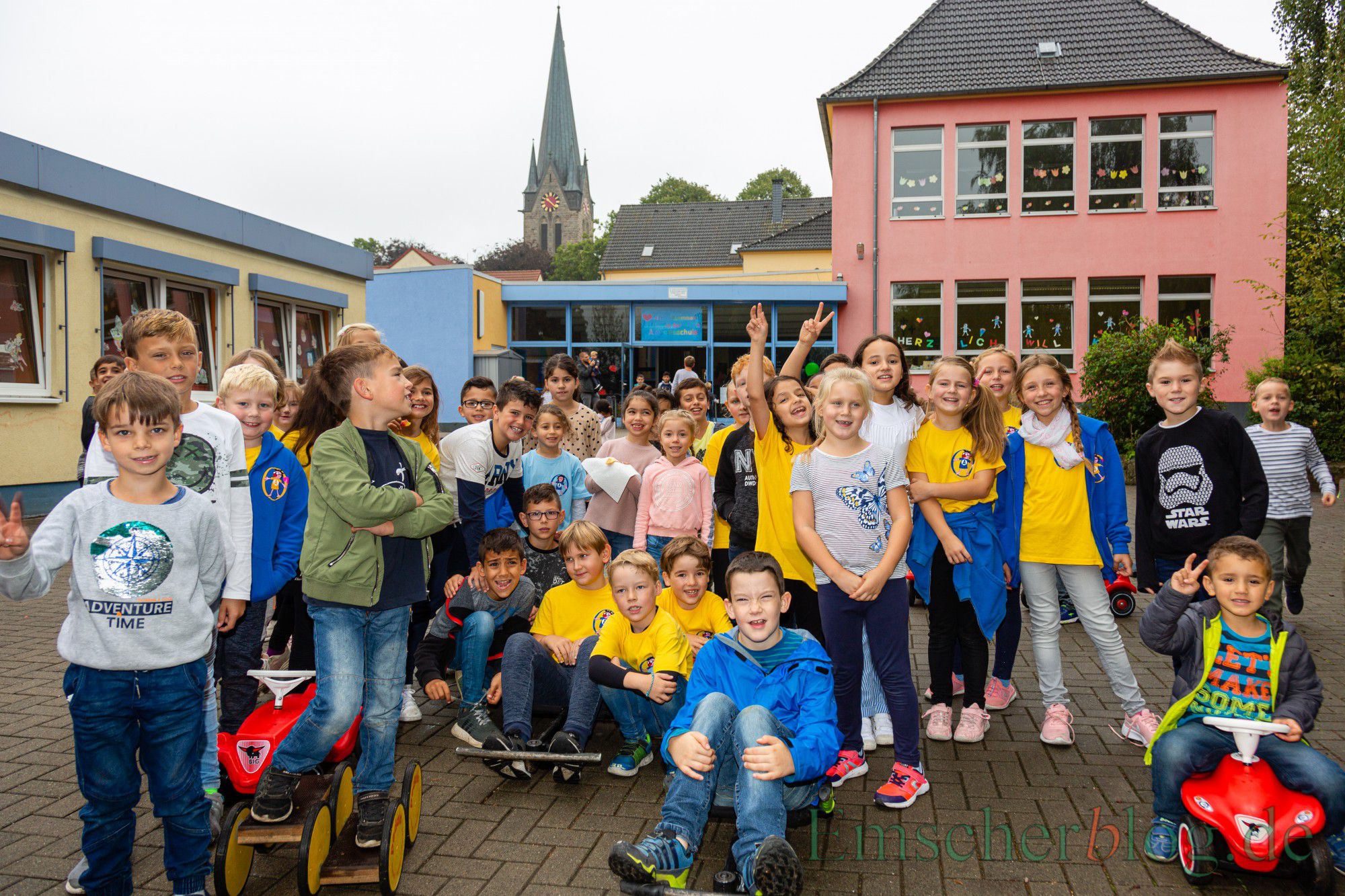 Hatten heute viel Spaß miteinander: Die Kinder der Aloysiusschule und der Karl-Brauckmann-Schule feierten heute ein buntes Spielfest miteinander. (Foto: P. Gräber - Emscherblog)