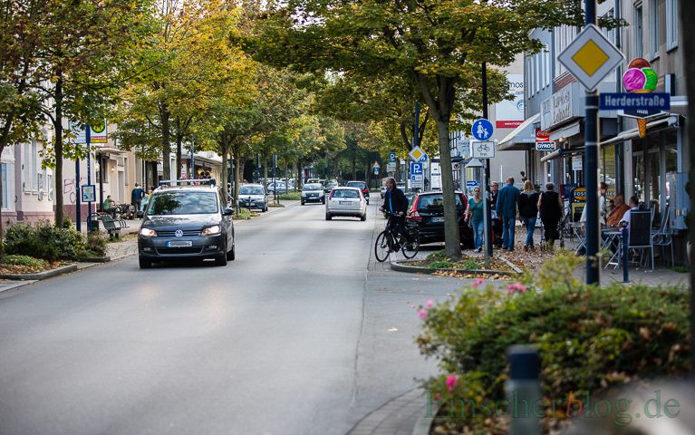 Auch die Hauptstraße soll im gesamten Verlauf bis zur Kreuzung Landweg aus Gründen des Lärmschutzes mit Tempo 30 ausgeschildert werden, fordert die SPD. (Foto: P. Gräber - Emscherblog.de).