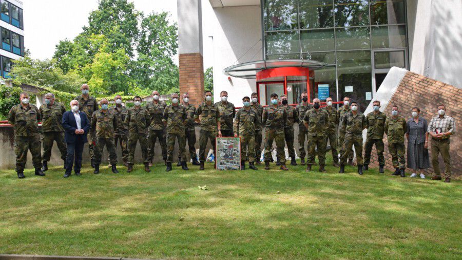 Mit großem Dank verabschiedet wurden die Soldaten der Bundeswehr, die den Kreis seit Oktober unterstützt hatten. (Foto: Anita Lehrke – Kreis Unna)