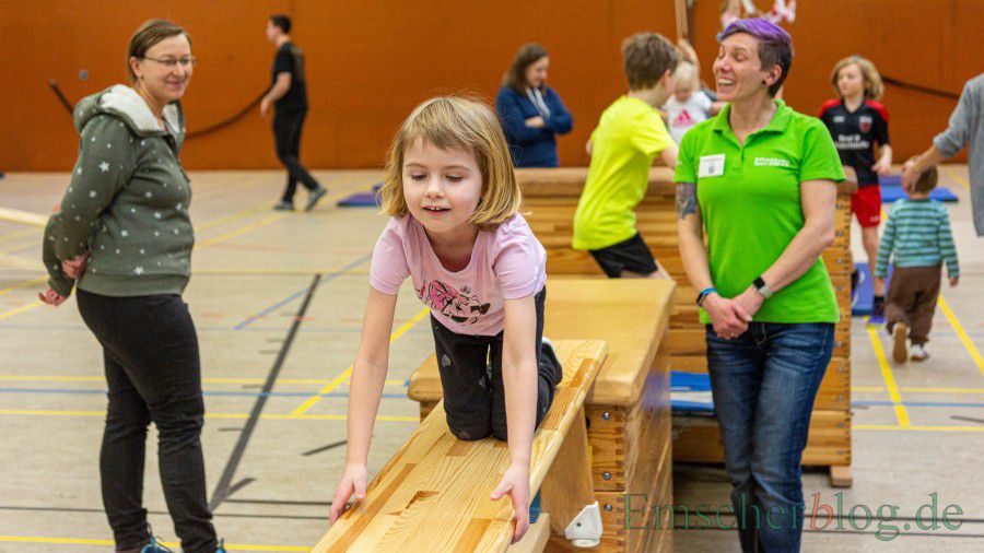 Der Spaß beim Toben, Springen, Rennen und Klettern steht für die Kinder im Mittelpunkt beim Spielefest des HSC. (Foto: P. Gräber - Emscherblog)