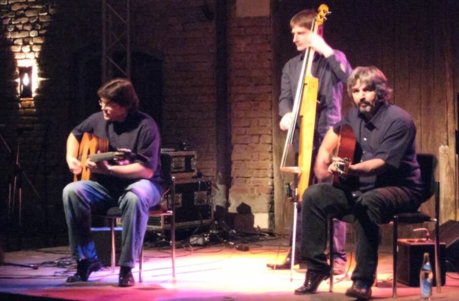 Das Joscho Stephan Trio gastiert am 6. August auf der Open-Air-Sommerbühne am Haus Opherdicke. (Foto: Aconcagua/wikipedia.org by CC by SA 3.0)