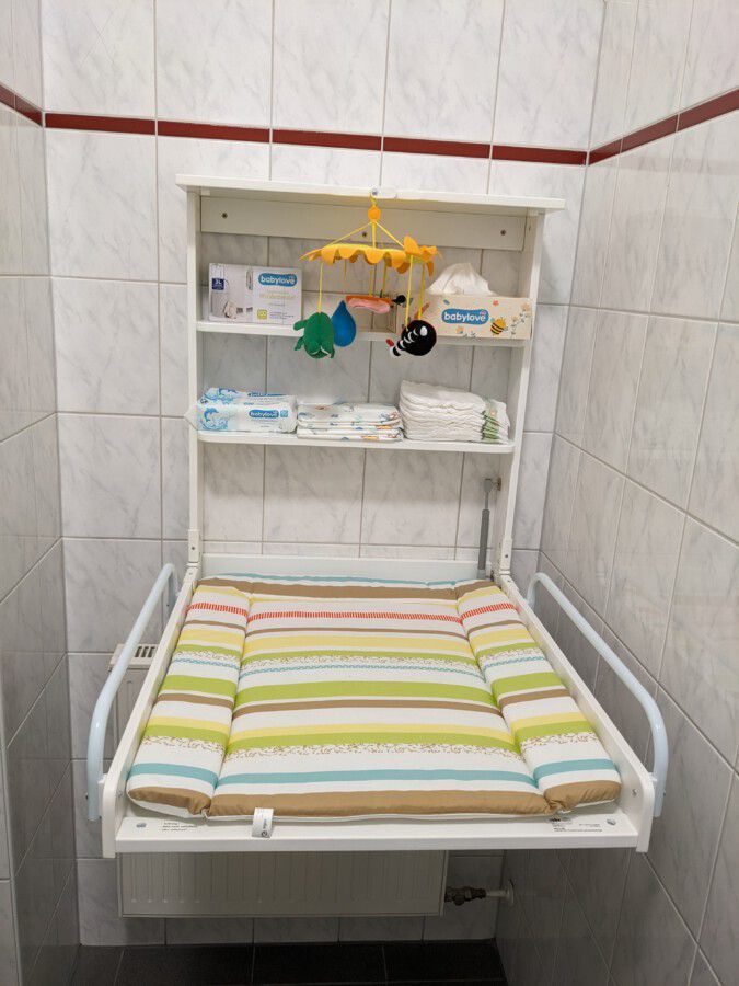 Die Toiletten im Treffpunkt Villa sind jetzt familienfreundlich mit Wickelstationen ausgestattet. (Foto: Trerffpunkt Villa)