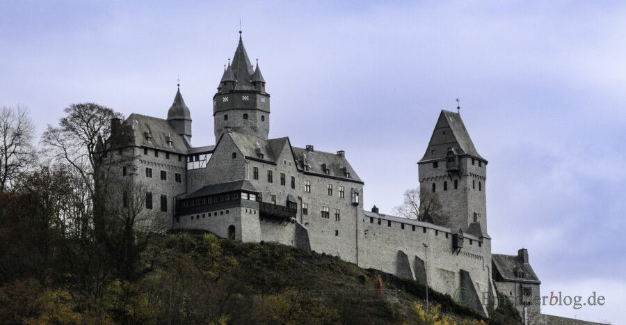 Eine der bekanntesten Burg im märkischen Sauerland, aber längst nicht die einzige: die Burg Altena. (Foto: P. Gräber - Emscherblog)
