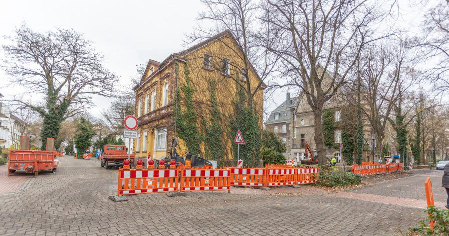 Der Baubetriebshof beginnt am Montag (17. Dezember) damit, zehn Bäume Am Markt, in der Allee und Poststraße zu fällen. Die Bäume müssen dem Rathausneubau weichen. (Foto: P. Gräber - Emscherblog.de)
