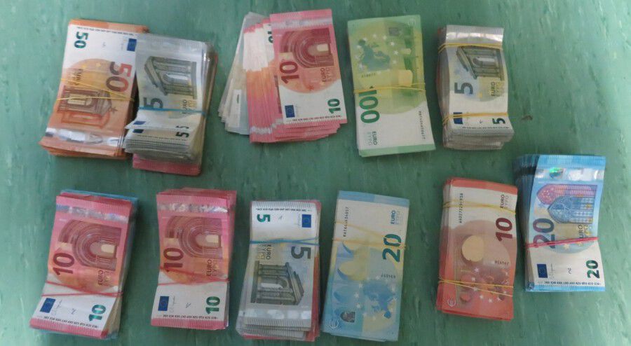 Das von der Kriminalpolizei sichergestellte Bargeld. (Foto: PP Dortmund)