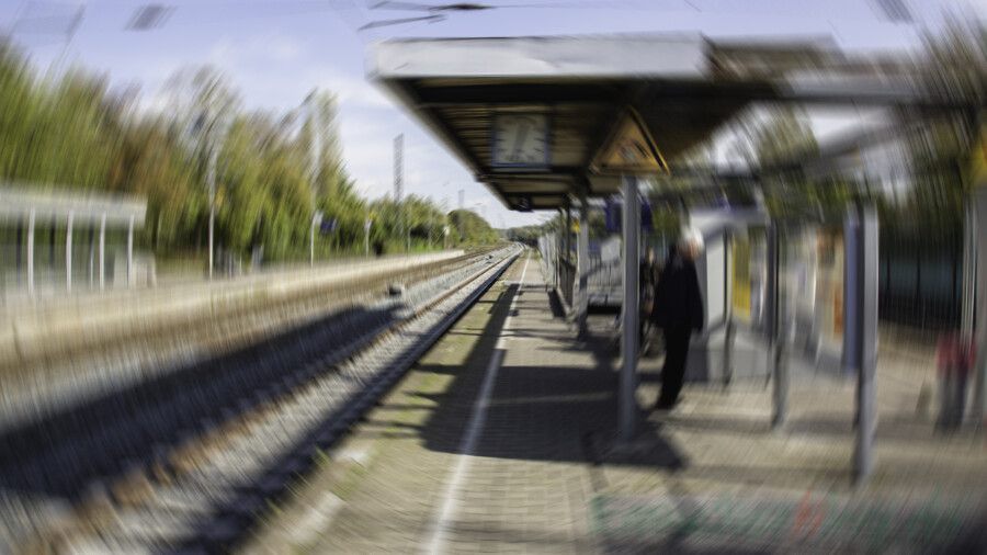 17-Jähriger springt am Bahnhof Holzwickede auf die Gleise und zwingt einen einfahrenden Zug zur Schnellbremsung . (Foto: P. Gräber - Emscherblog)