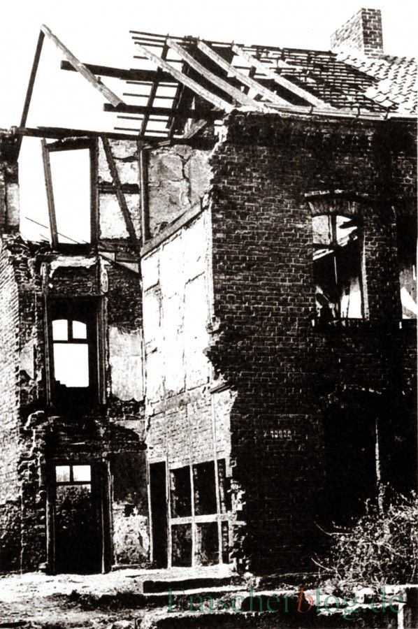 Wohnhaus "Kleine Feme" Bahnhofstr durch den Bombenangriff am 23. März 1945 zerstört um 1947 . (Quelle: Gemeindearchiv)