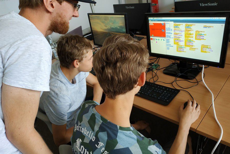 m Rahmen der Europäischen Code Week bietet der Jugendverband Computer % Medien zwei Workshops in Holzwickede für Schüler ab zehn Jahren an. (Foto: privat)