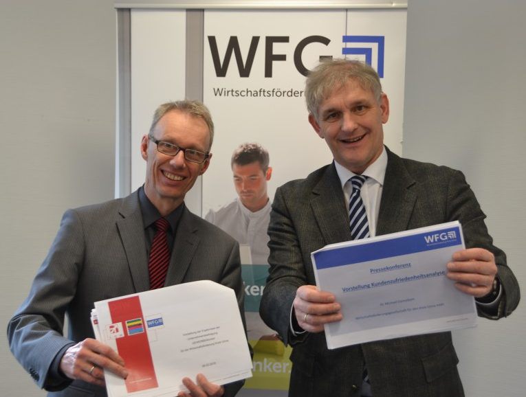 Aufsichtsratsvorsitzender Michael Makiolla (r.) und WFG-Geschäftsführer Dr. Dannebom stellten die Ergebnisse einer Unternehmensbefragung vor. Foto: WFG (Ute Heinze)