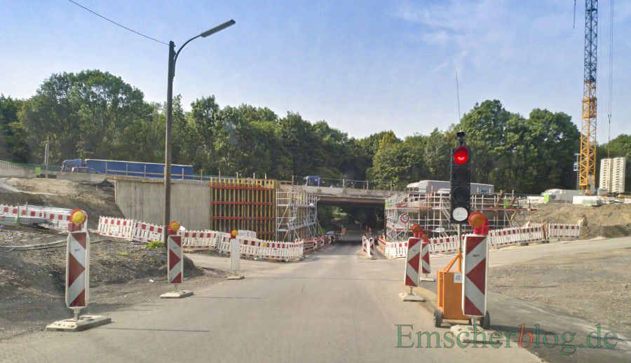 Die Holzwickeder Straße wird in Höhe der Brückenbaustelle ab kommenden Mittwoch wieder für voraussichtlich einen Tag voll gesperrt. (Foto: P. Gräber - Emscherblog)