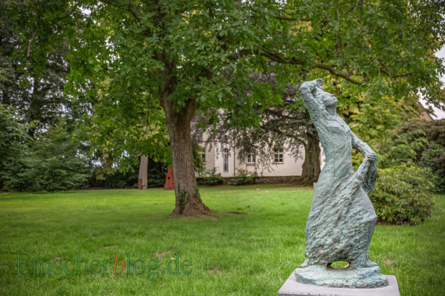 Ab 26. Juli finden wieder Führungen auf Haus Opherdicke statt: Im Fokus steht dabei der Skulpturenpark mit Werken des Bildhauers Raimondo Puccinelli. (Foto: P. Gräber - Emscherblog)