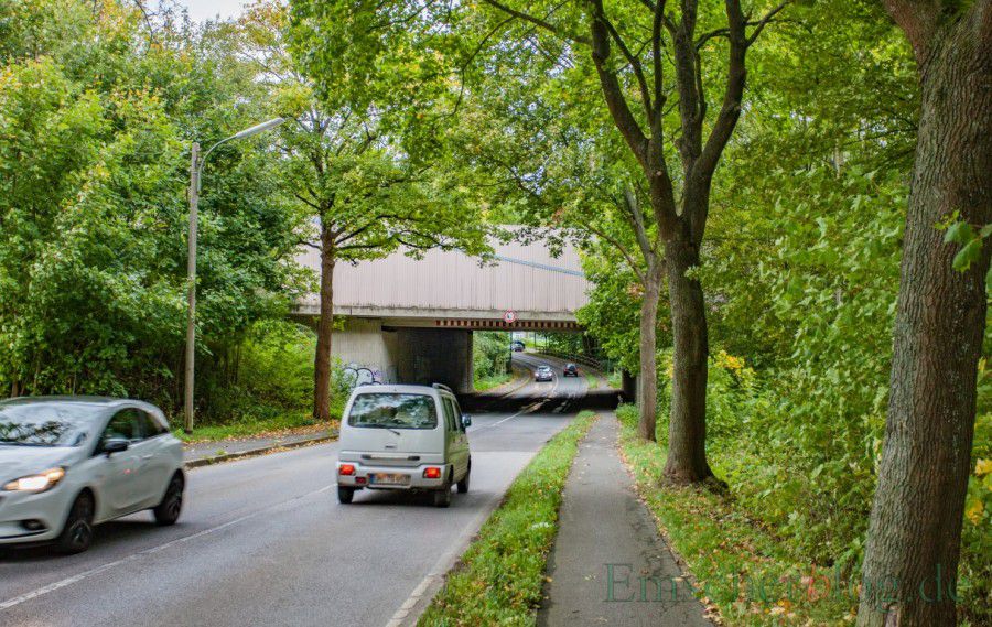Die A1-Brücke in Fahrtrichtung Bremen wird abgebrochen: Deshalb wird die Holzwickeder Straße (K 29) am kommenden Wochenende auch wieder für Fußgänger und Radfahrer komplett gesperrt. (Foto: P. Gräber - Emscherblog.de)