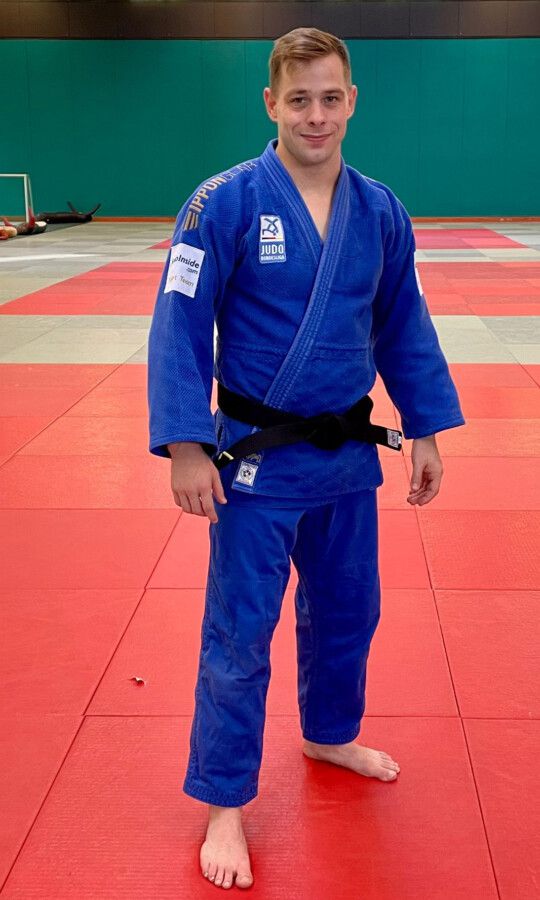 Fabian Langer, der Trainer für die Nachwuchskämpfer beim Judo Club Holzwickede ist, hat seine Ausbildung zum Trainer B Leistungssport des Deutschen Olympischen Sportbunds (DOSB) erfolgreich absolviert.