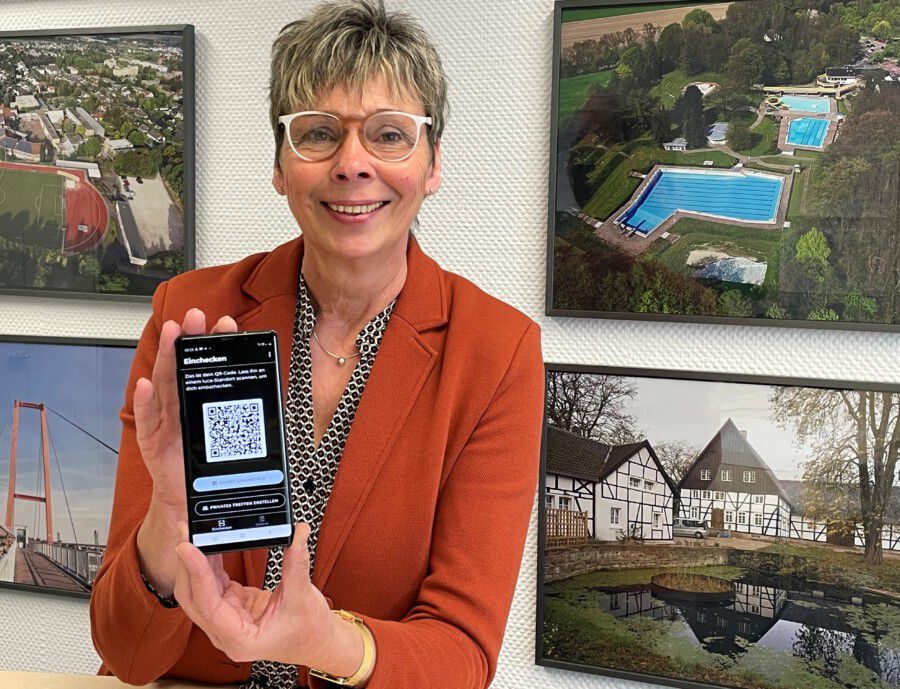 Die Gemeindeverwaltung empfiehlt die Luca-App zur Kontaktverfolgung: Auch Bürgermeisterin Ulrike Drossel nutzt die Luca-App schon. (Foto: Gemeinde Holzwickede)