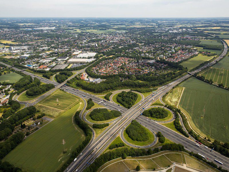 Die Planunterlagen für den sechstreifigen Ausbau der A44 liegen öffentlich aus: das Autobahnkreuz Unna. (Bild: Hans Blossey - Kreis Unna)