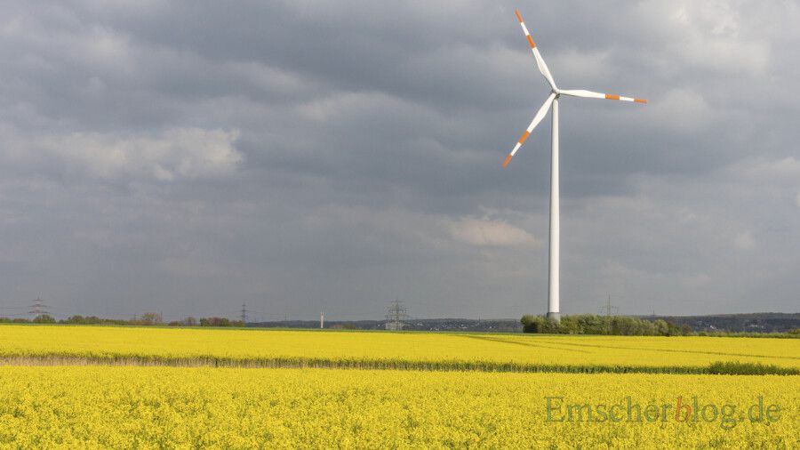 Die Grünen wollen die Verwaltung beauftragten, nach Standorten für Windkraftanlagen in der Gemeinde Holzwickede zu suchen: Windkraftanlage der DEW21 im Dortmunder Süden. (Foto: P. Gräber - Emscherblog)