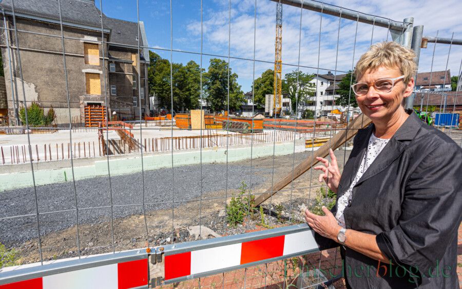 Freut sich auf die Fertigstellung des neuen Rat- und Bürgerhauses und hofft, dann noch Amtsinhaberin zu sein: Ulrike Drossel. (Foto: P. Gräber - Emscherblog)