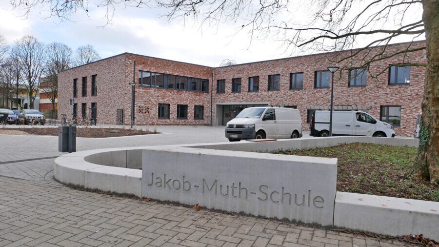 Eingang Jakob-Muth-Schule an der Döbelner Straße. (Foto: Max Rolke – Kreis Unna)