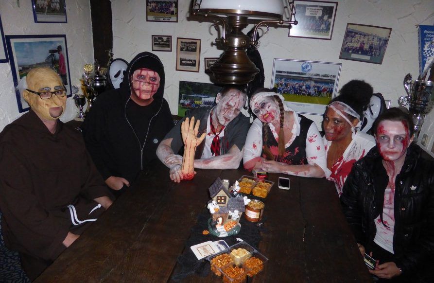 Geister und Gespenster sind die Hauptakteure am 31. Oktober bei der Halloween-Party im Ballhaus im Holzwickeder Montanhydraulik-Stadion. Foto: privat)