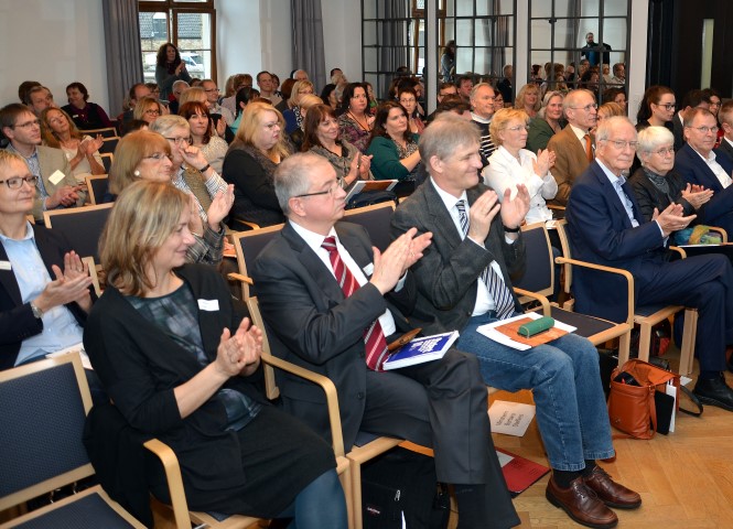 Rund 100 Teilnehmer tauschten sich über die engere Vernetzung aller Einrichtungen in der Pflege aus. (Foto: B. Kalle – Kreis Unna)