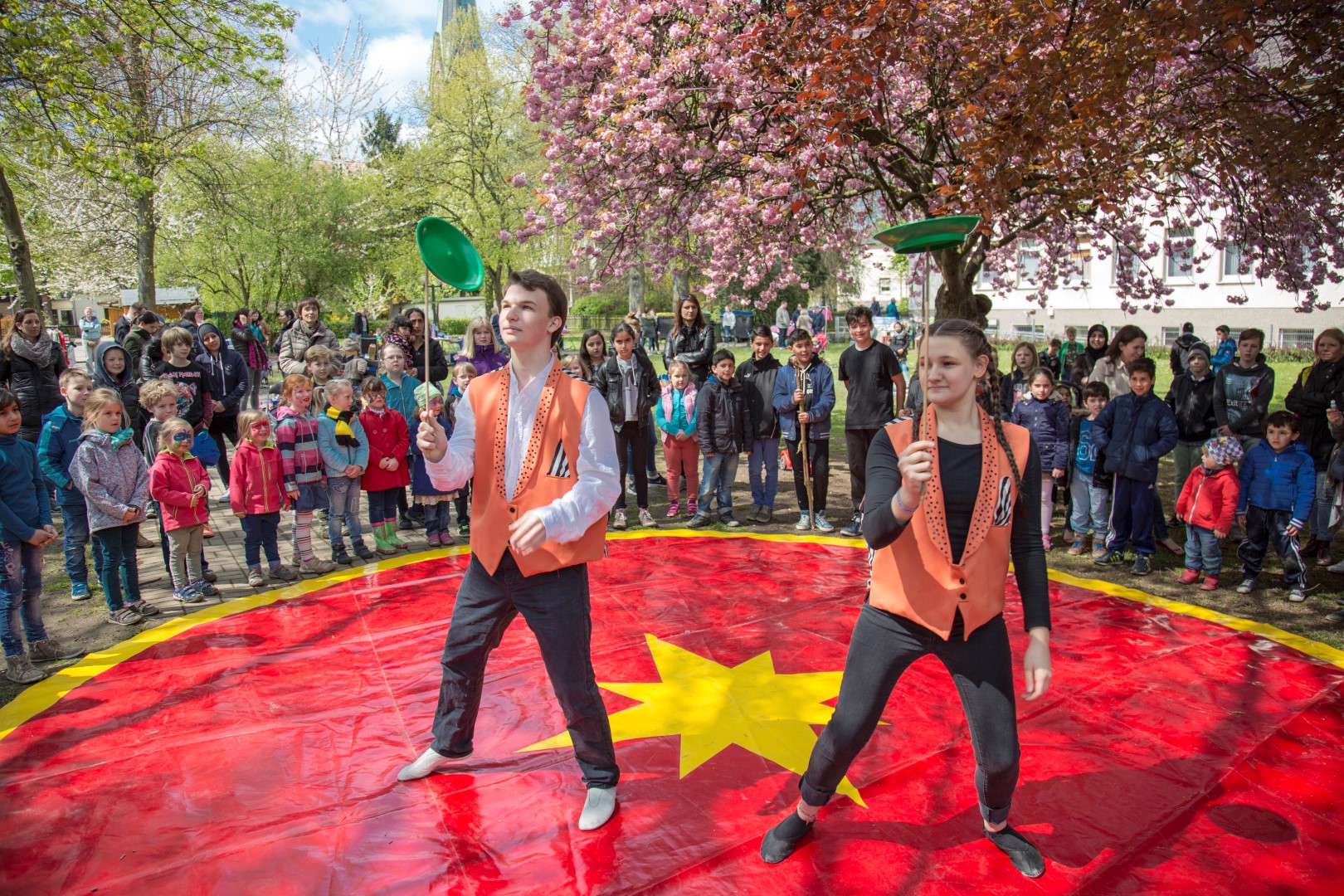 Beim Maifest für die ganze Familie der Ev. Jugend am kommenden Montag stehen Spaß und Spiel im Mittelpunkt: Zirkusvorführung beim Maifest im Vorjahr. (Foto: P. Gräber - Emscherblog.de) 