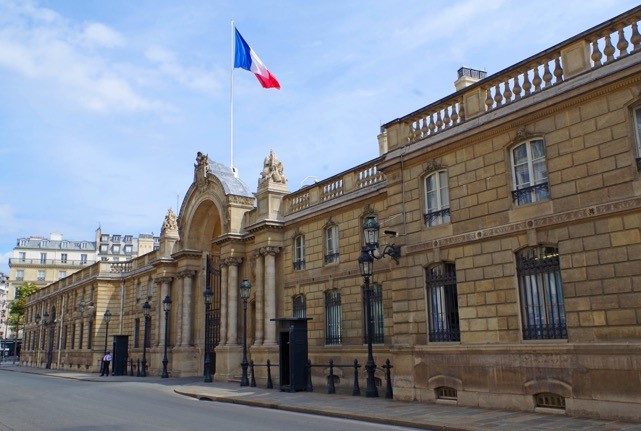Eingang Élysée-Palast in Paris (Sitz des Franz. Präsidenten)