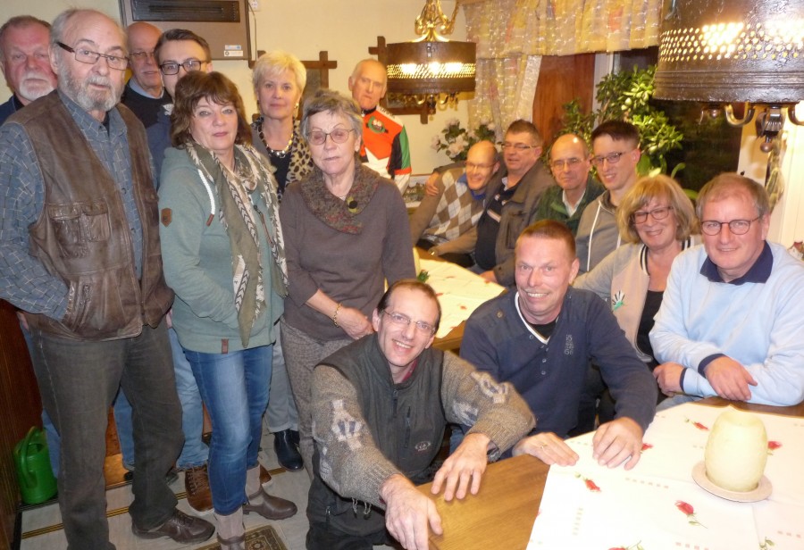 Eine rührige Truppe: die Radsportabteilung des HSC mit der alten und neuen Vorsitzenden Hanne Schön (vorn 2. von rechts). (Foto: privat)