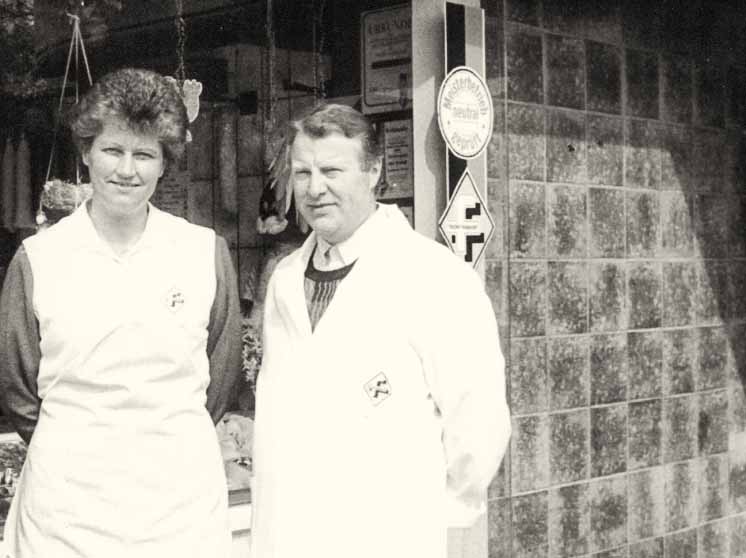 Die Firmengründer, Karl und Renate Vonhoff, im Jahr 1969 nach der Eröffnung ihres Geschäftes, damals noch in der Hauptstraße 15. (Foto: privat)
