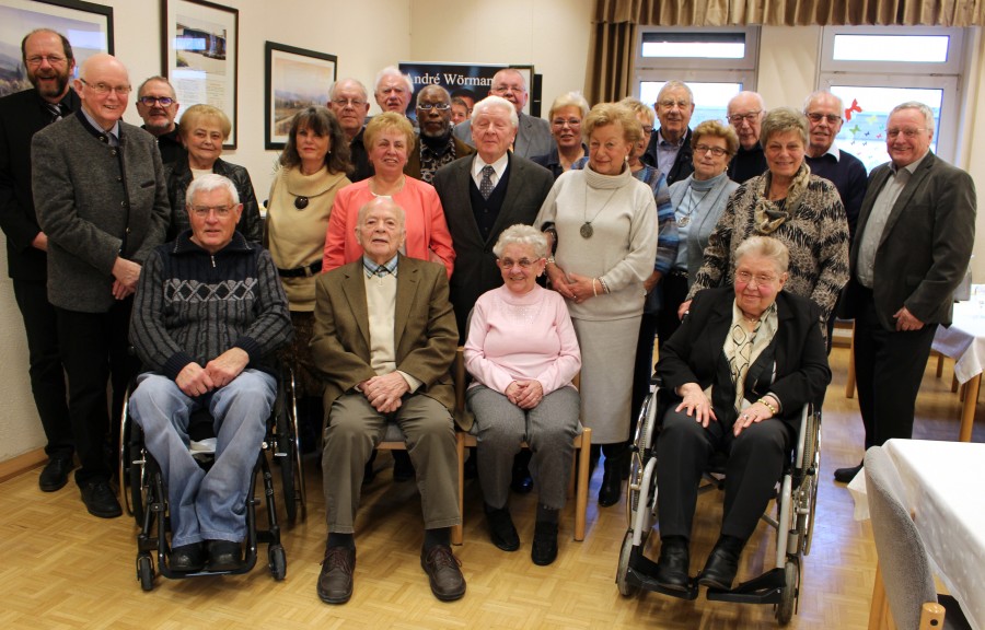 Der Trägerverein hatte seine im Januar und Februar geborenen Mitglieder zur Geburtstagsnachfeier in den Seniorentreff eingeladen. Älteste Besucher waren Heinrich Gieselmann mit 93 und Herta Saake mit 85 Jahren. (Foto: privat)