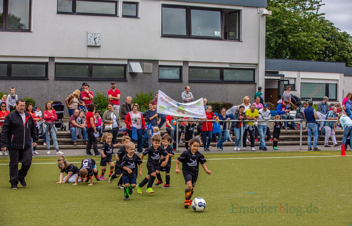 Der HSC hatte heute (24. Juni) zum Saisonabschluss mit Kindergarten-Cup auf die Haarstrang-Sportanlage eingeladen. (Foto: P. Gräber - Emscherblog.de) 