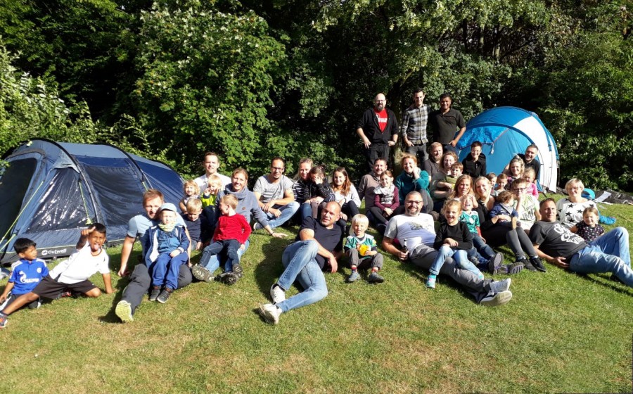 Auf dem Gelände des Familienzentrums Löwenzahn trafen sich etwa 40 Erwachsene und Kinder am vergangenen Samstag zum traditionellen Zeltlager. (Foto: privat) 
