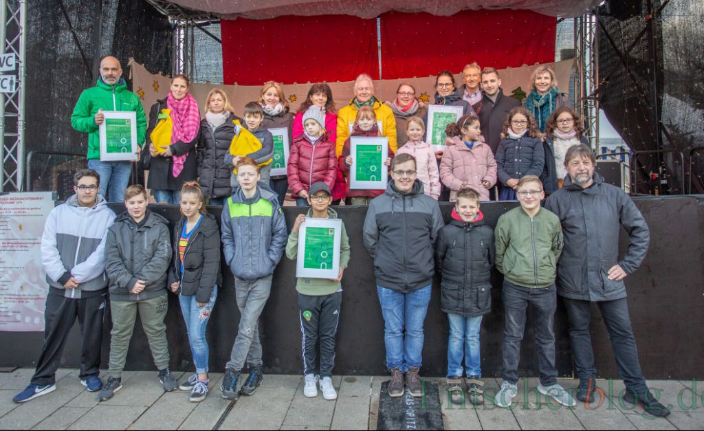 Die drei Preisträger des diesjährigen Innogy-Klimaschutzpreises wurden heute auf dem Weihnachtsmarkt bekanntgegeben und ihre Vertreter geehrt. (Foto: P. Gräber - Emscherblog.de)