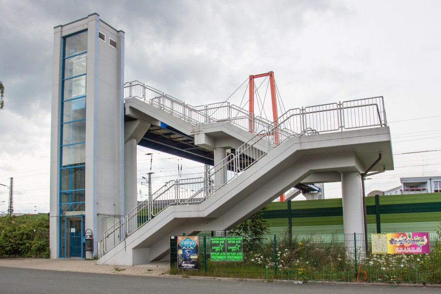 Die Anschaffung von 120.000 Euro teuren Aufzugstüren aus Edelstahl lehnt die CDU ab: Die Videoüberwachung an der Carolinebrücke zeigt die erhoffte Wirkung. (Foto: P. Gräber - Emscherblog)