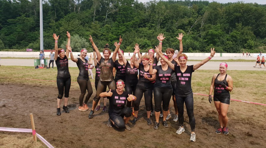 Das Foto zeigt die Teilnehmerinnen des HSC am Mud Run im vorigen Jahr. (Foto: privat)