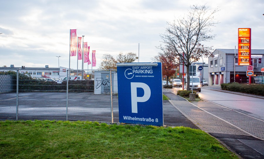 Wenn man auswärtige "Flughafenparker" an der Wilhelmstraße vermeiden will, sind solche Schilder allerdings eher missverständlich und kontraproduktiv. (Foto: P. Gräber - Emscherblog.de) 