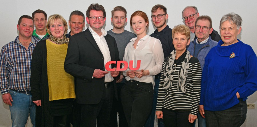 Der Vorstand des CDU Gemeindeverbandes hat sich in seiner Sitzung heute (13. Februar) einstimmig auf  Frank Lausmann (5.v.l.) als Bürgermeisterkandidaten festgelegt. (Foto: CDU)