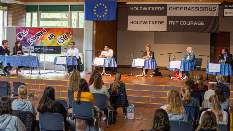 Die Spitzenkandidaten der fünf Partien diskutierten heute (4. September) auf Einladung der Aydaco-AG im Forum mit Schülern der Jahrgangsstufe 12 (Q2). (Foto: P. Gräber - Emscherblog) 