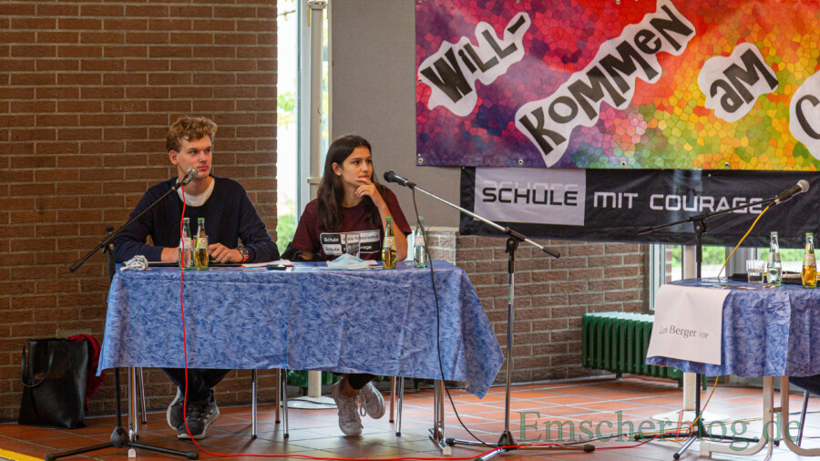 Lennard Cramer und Anna Niederstadt moderierten die Podiumsdiskussion. (Foto: P. Gräber - Emscherblog) 