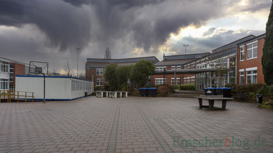 Dunkle Wolken über dem Clara-Schumann-Gymnasium: Schulleiterin sieht sich schweren Vorwürfen ausgesetzt