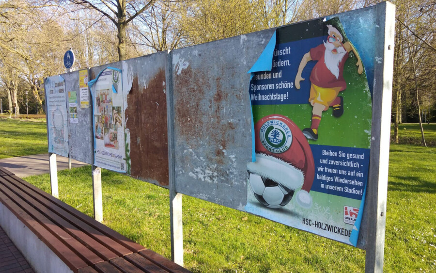 Die unansehnlichen Werbeflächen der Gemeinde - hier in der Parkstraße - würde Friedhelm Klemp (Die Grünen) gerne den Kindern und Jugendlichen der Gemeinde überlassen, um ihnen eine Stimme zu geben. (Foto: F. Brockbals - Emscherblog)  